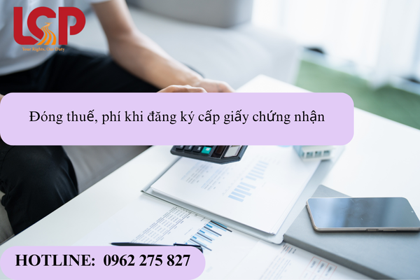Đóng thu phí khi đăng ký cấp giấy chứng nhận