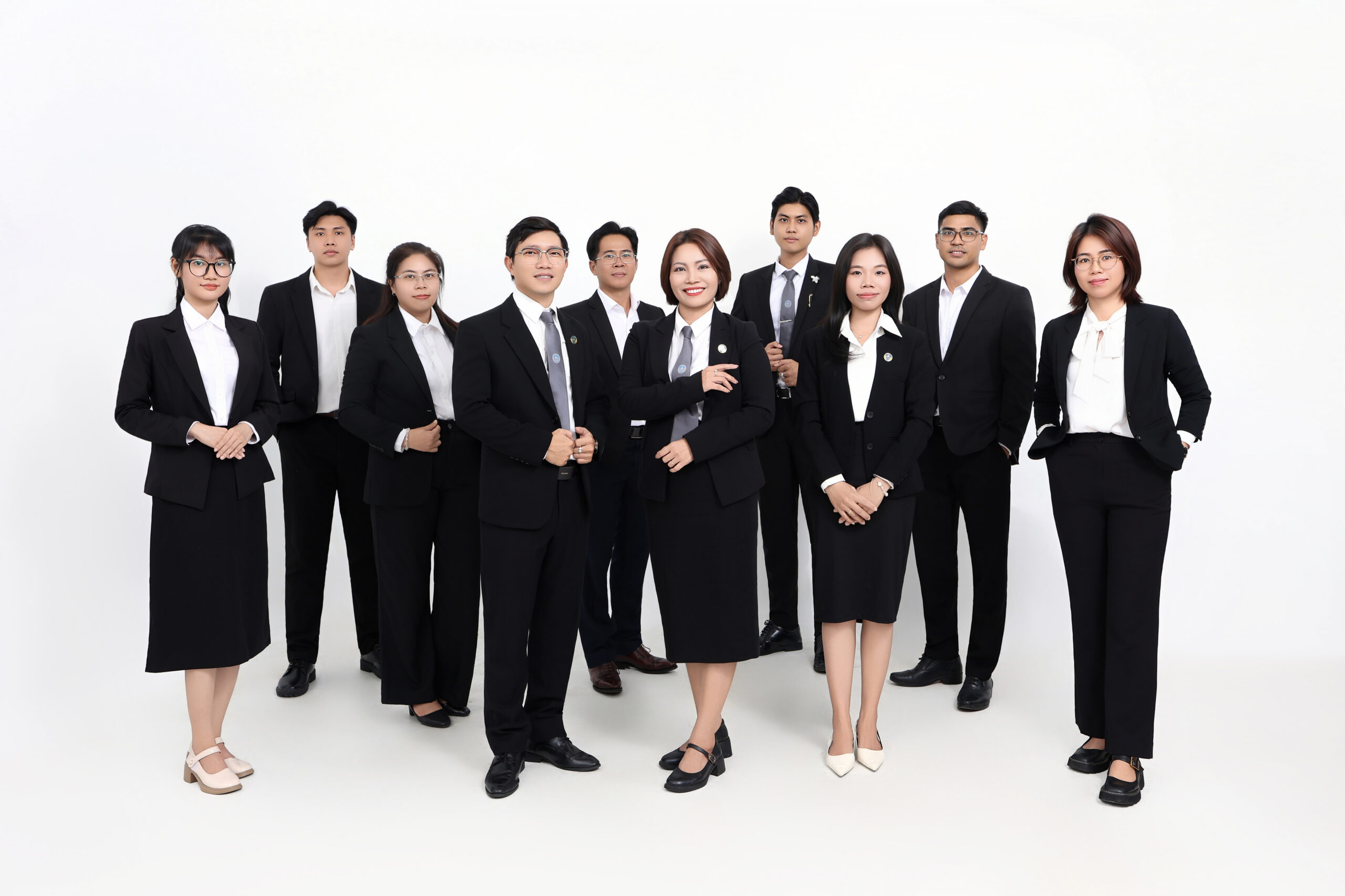 ĐỘI NGŨ NHÂN SỰ 